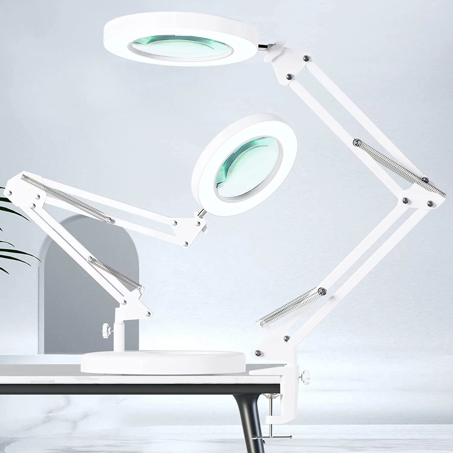 Magnifying desk lamp light modes